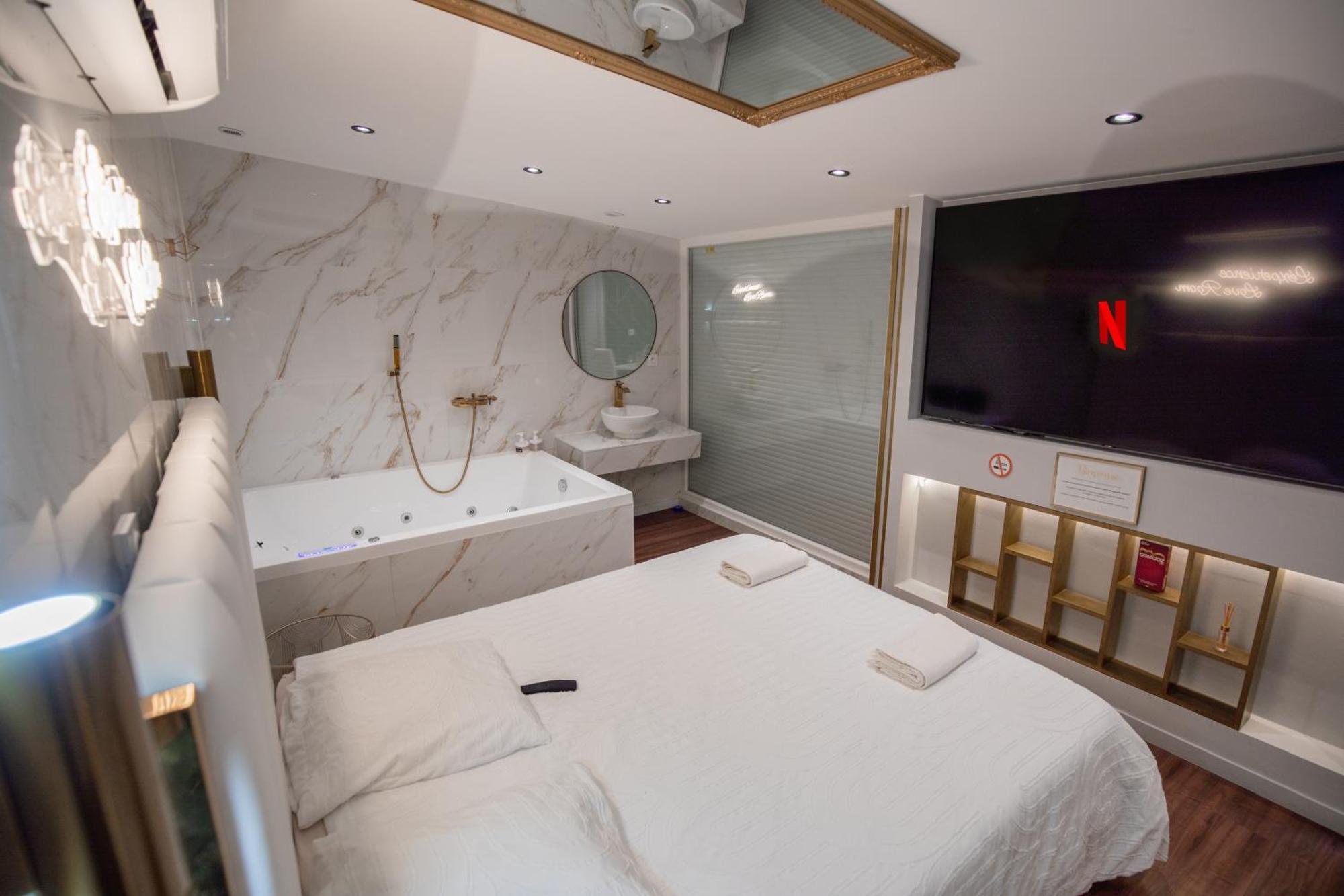 L'Experience Love Room Saint-Jean-Bonnefonds Extérieur photo