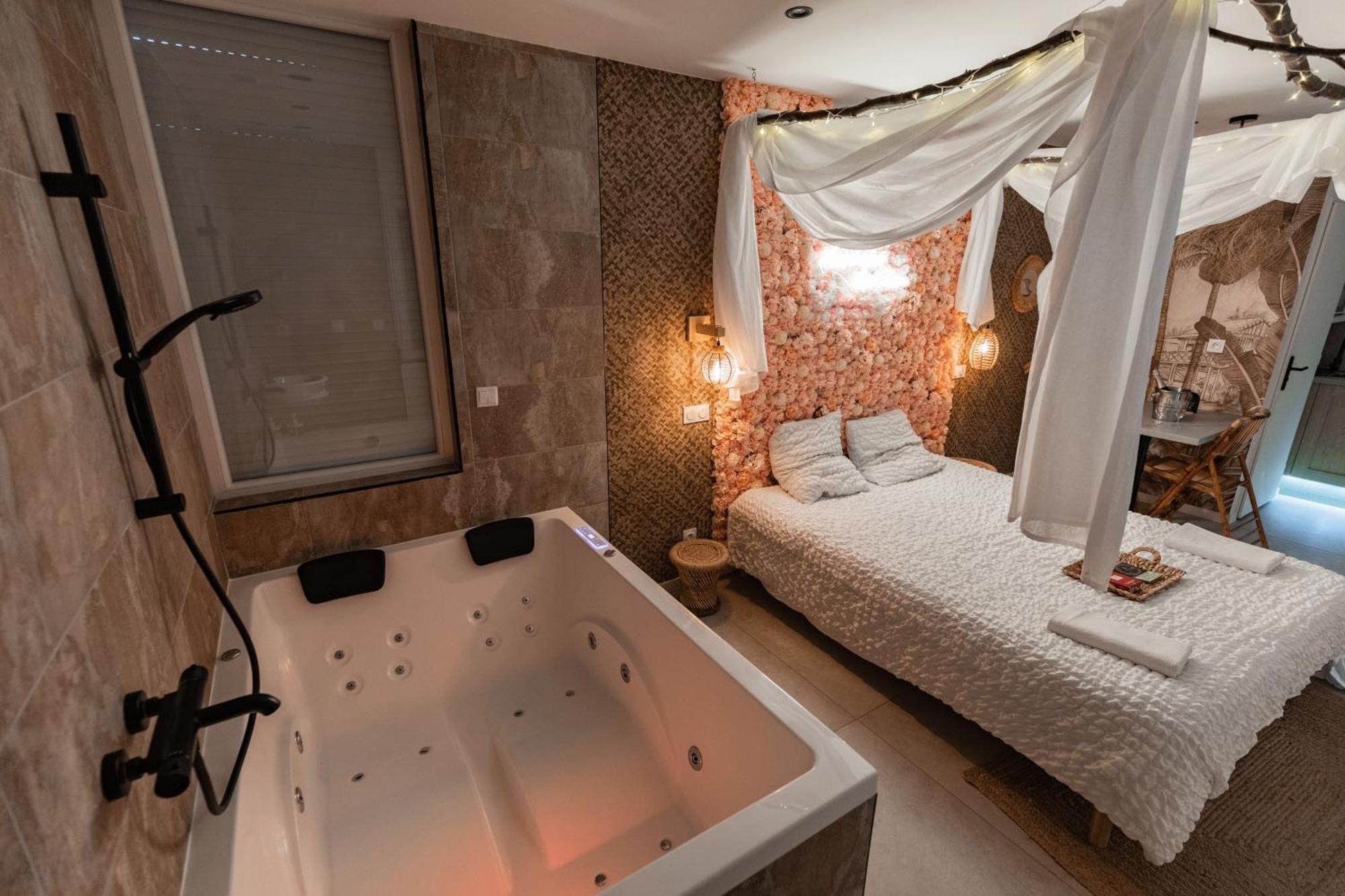 L'Experience Love Room Saint-Jean-Bonnefonds Extérieur photo